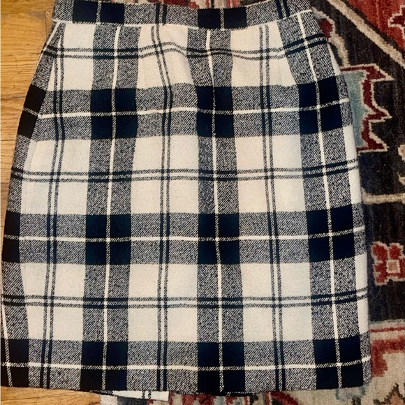 Amazing vintage skirt suit with detailed buttons - Picture 3 of 7